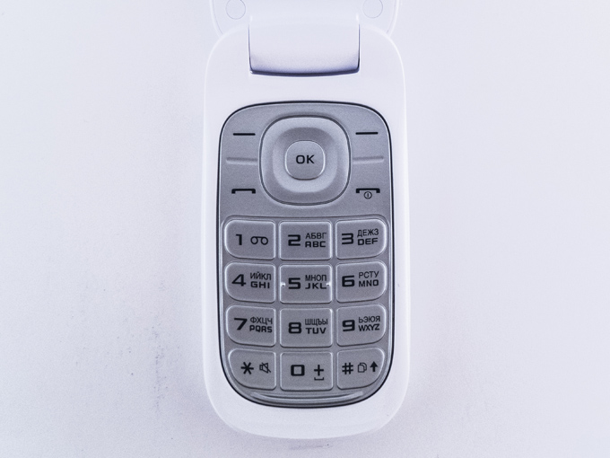 Мобильный Samsung GT-E1272 кнопочный телефон на 2 sim