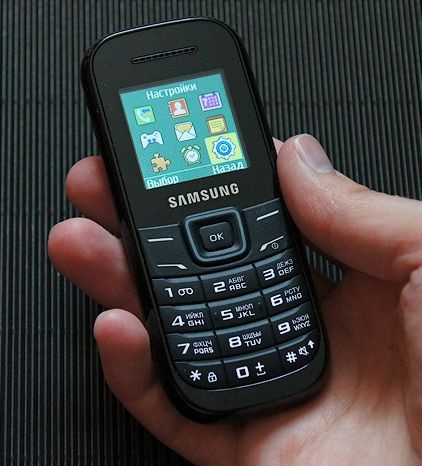 Мобильный телефон Samsung GT-E1200