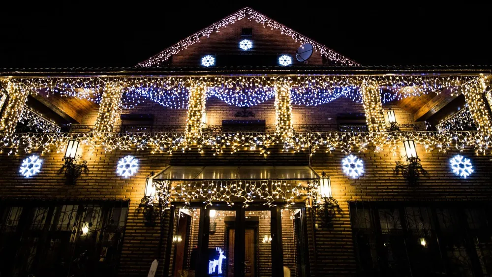 Гирлянда Бахрома уличная 30 метров IP65, 1200 LED статичная (Белый теплый) белый провод